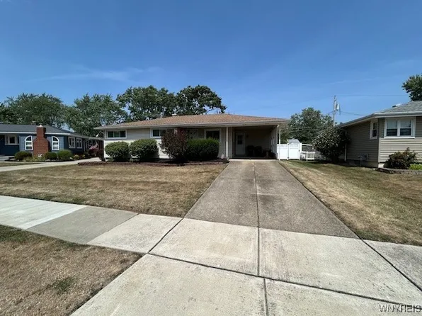 134 Kingsbury Ln, Tonawanda, NY 14150