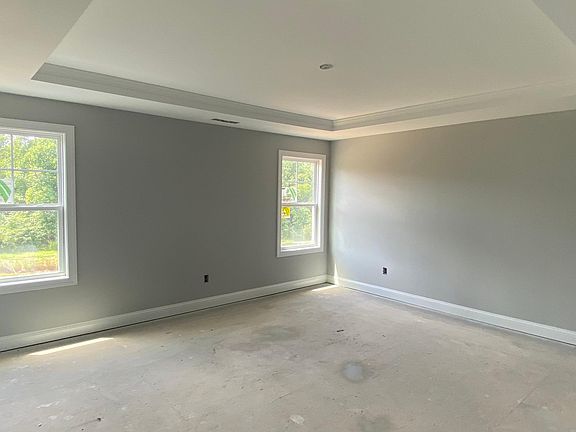3rd image of 252 Hanover Ct