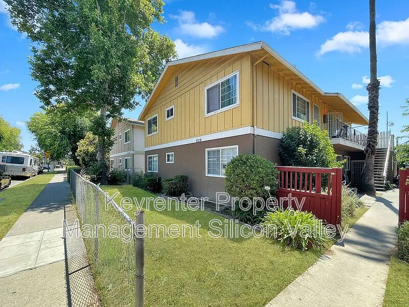 2 bed, 1.0 bath, 800 sqft, $2,595 — Photo 2