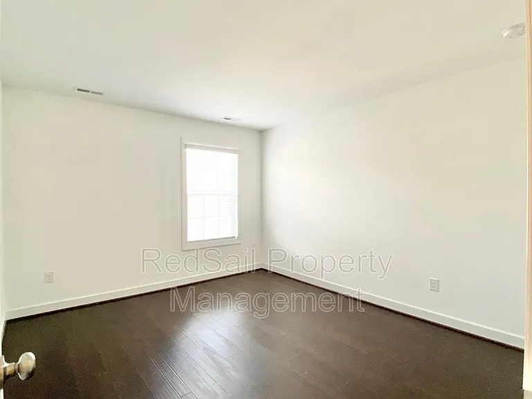 4808 Village Walk — Photo 17