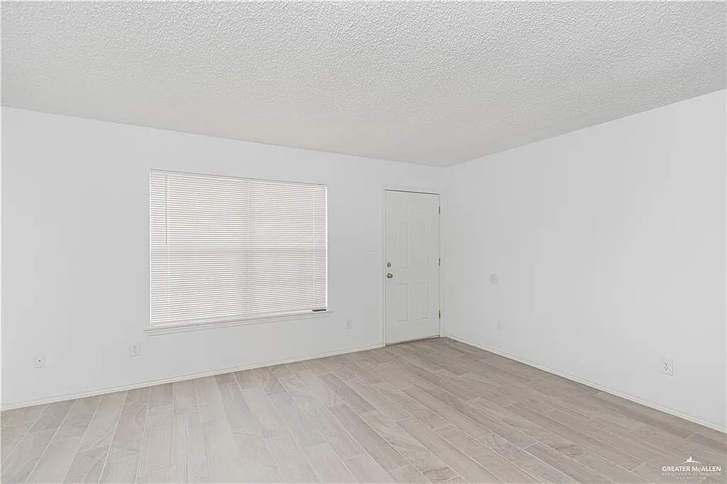 2 bed, 1.5 bath, 1088 sqft, $1,045 — Photo 3