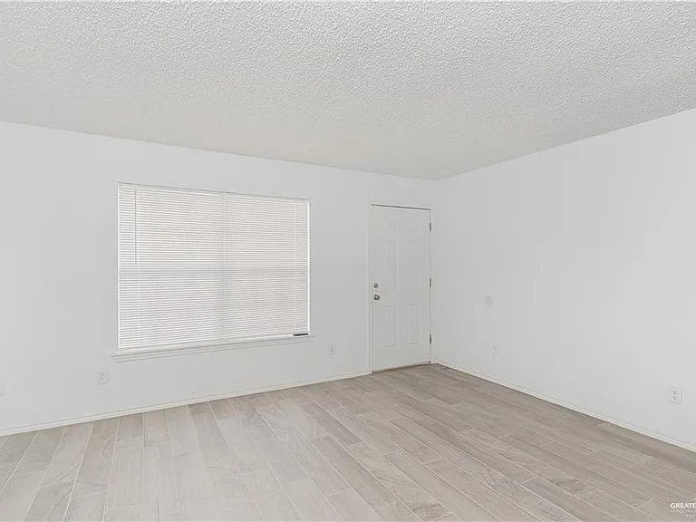 2201 S Jackson Rd #31M — Photo 3