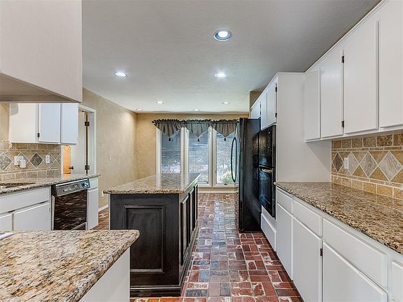 5th image of 1201 Fox Bluff Ct