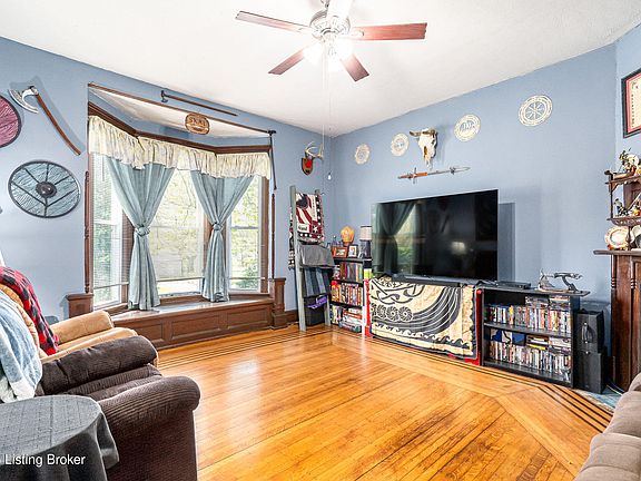 5th image of 301 E Main St