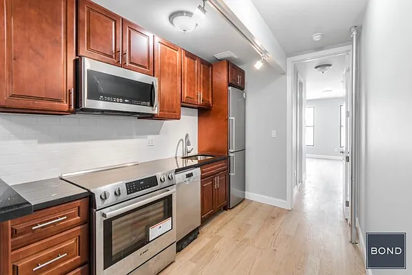 Rented by Bond New York | media 5