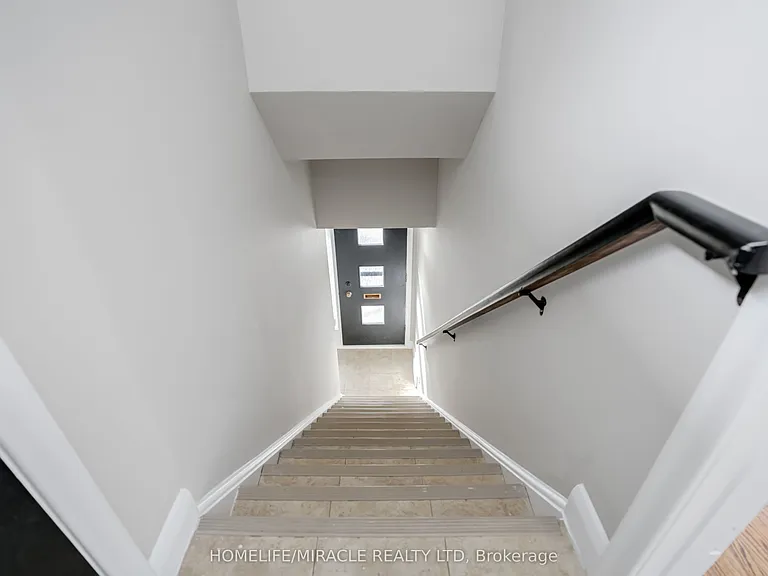 34 Elizabeth St S #A — Photo 10
