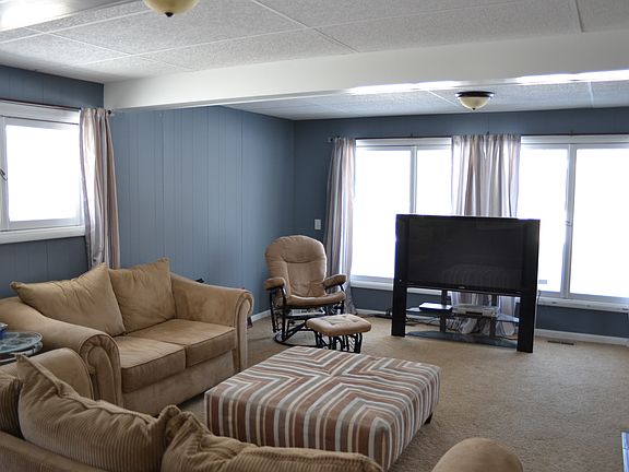 3rd image of 831 Forest Dr
