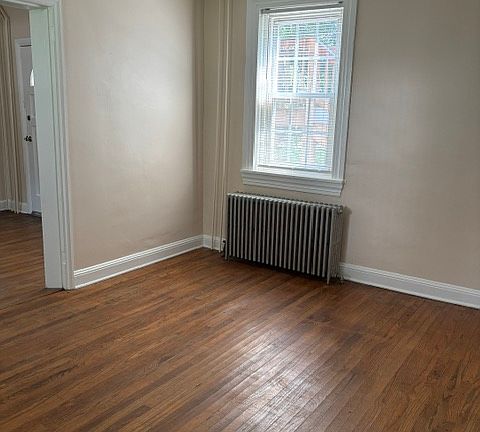 2nd image of 282 Laurelwood Rd #1R