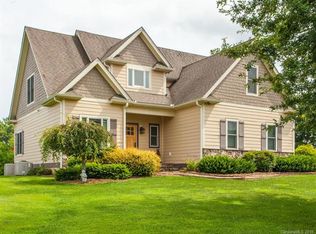 18 Lone Oak Dr, Mills River, NC 28759