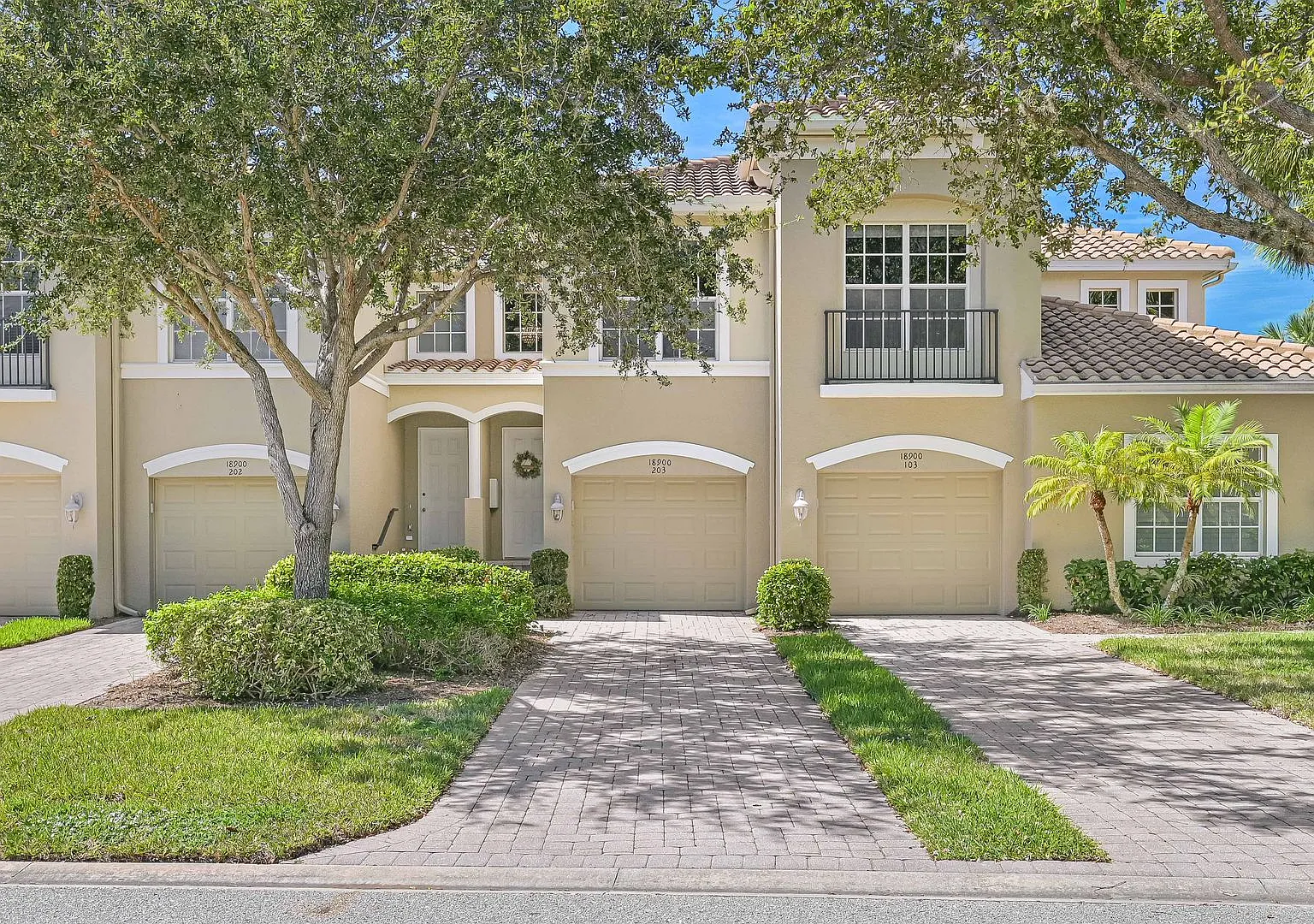 Now Available - Unfurnished Townhome - 3/2 In Shadow Wood! — Photo 1