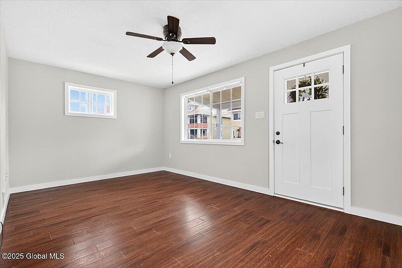 4th image of 410 Sanders Avenue