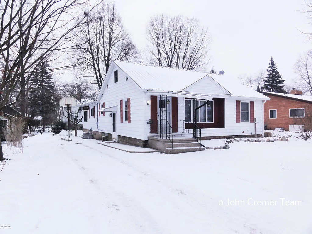 633 W Walnut St photo 1