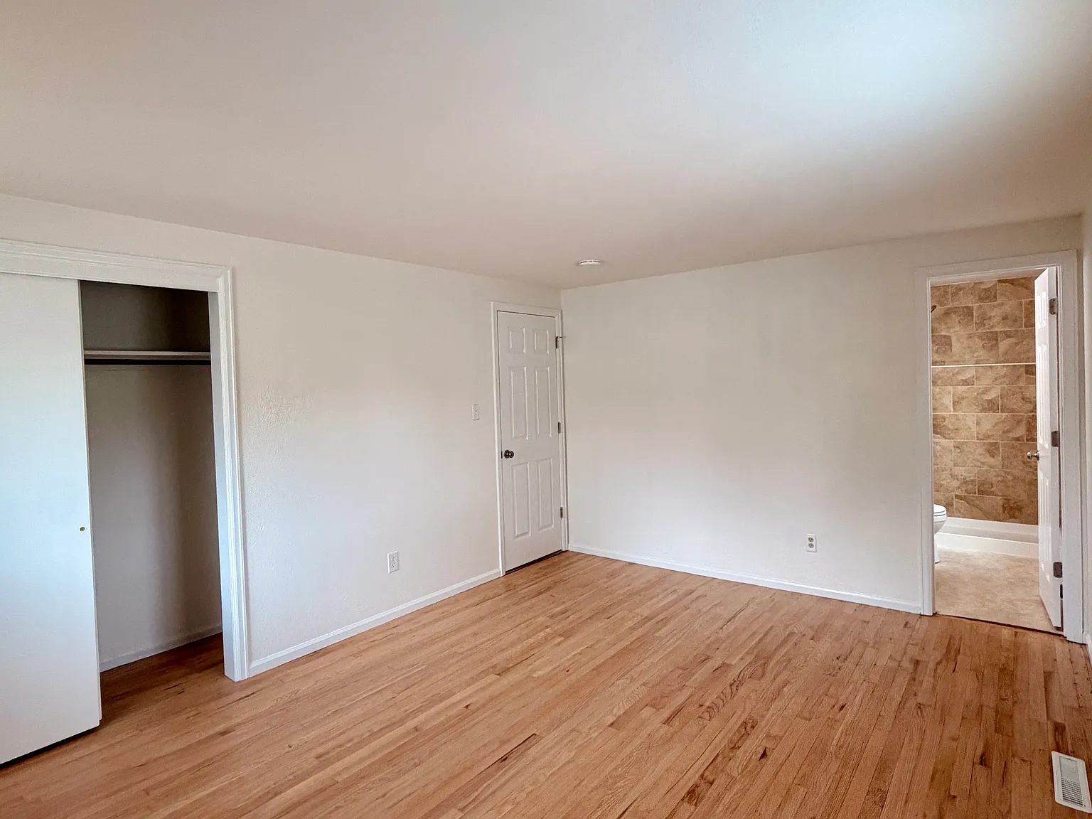 3 bed, 2.5 bath, 1700 sqft, $3,200 — Photo 3