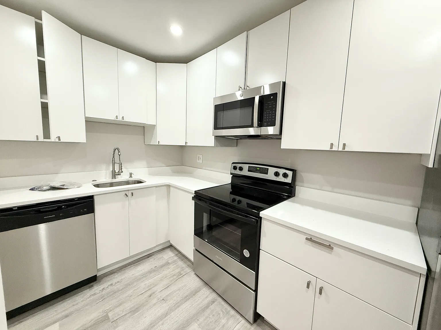 3 bed, 1200 sqft, $2,700 — Photo 1