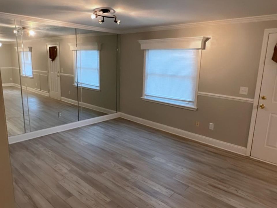 1st image of 2125 Weymouth Cir E