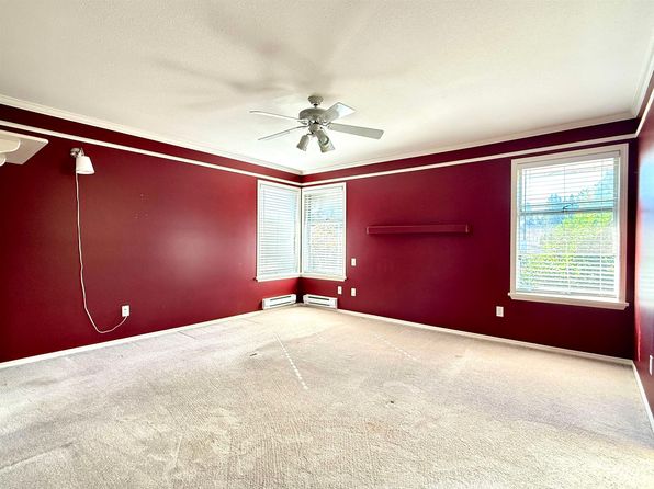4 bedroom rental in Surrey — photo 14