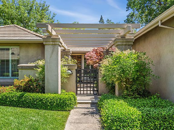 3rd image of 11270 Crocker Grove Ln