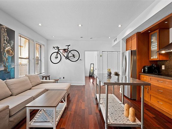 5th image of 1027 Pennsylvania Ave APT 102