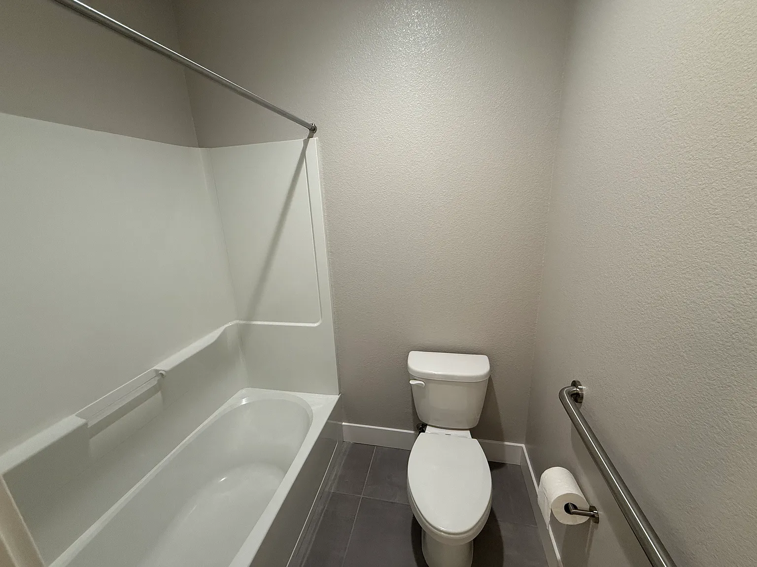 5 bed, 2818 sqft, $1,100 — Photo 4