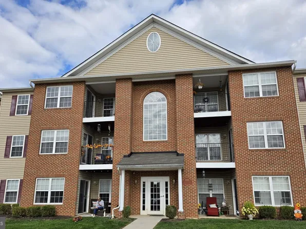 800 Wembley Dr Unit 2D, Hampstead, MD 21074