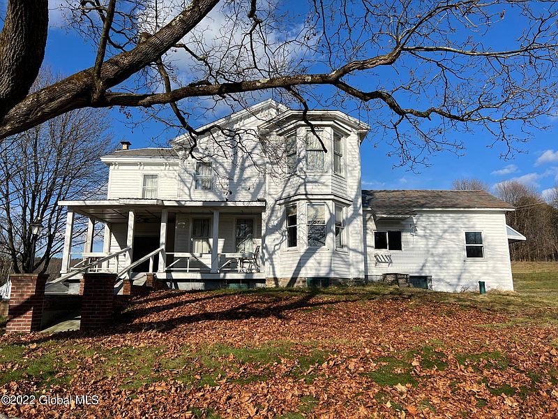4th image of 11 Schoolhouse Road