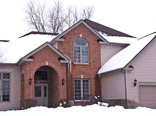 918 Atkinson Rd, Lake Bluff, IL 60044