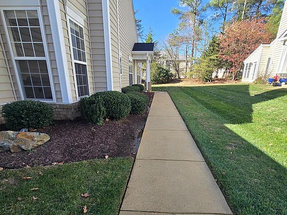 4th image of 272 Williamsburg Cir