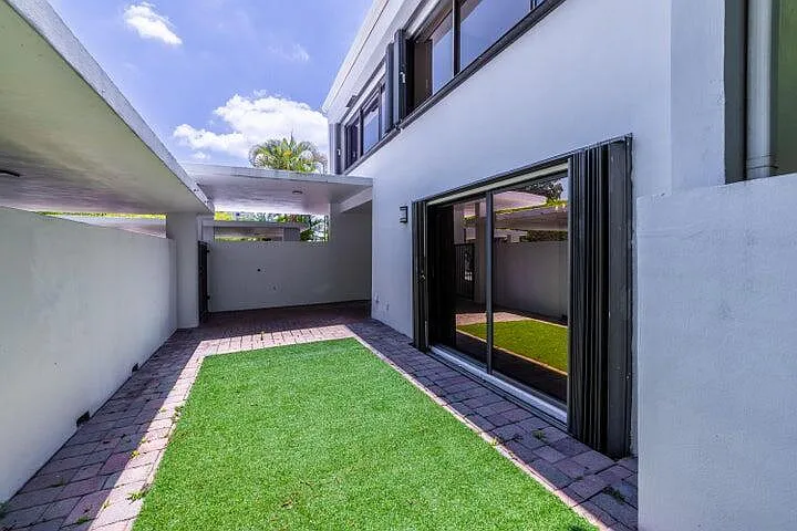 2517 Presidential Way #B — Photo 34
