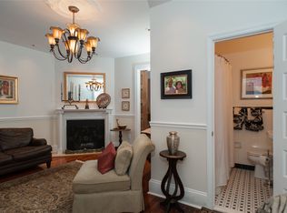 25 Carpenter Ln, Philadelphia, PA 19119