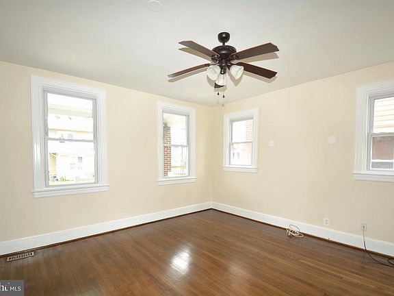 4th image of 412 Hume Ave