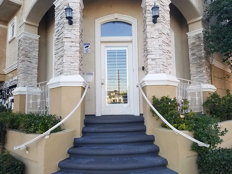 Winnetka Ave — Photo 2
