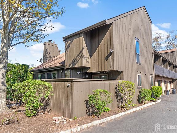 4th image of 496 Westgate Dr
