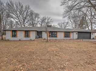 751 Apache Dr, Forsyth, IL 62535