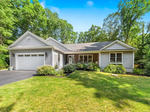 16 Lochmont Dr, North Attleboro, MA 02760