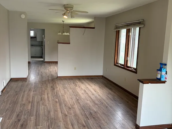 372 N Wabash Ave, Bradley, IL 60915