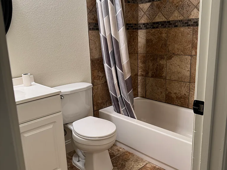 16920 Yvonne Dr — Photo 24