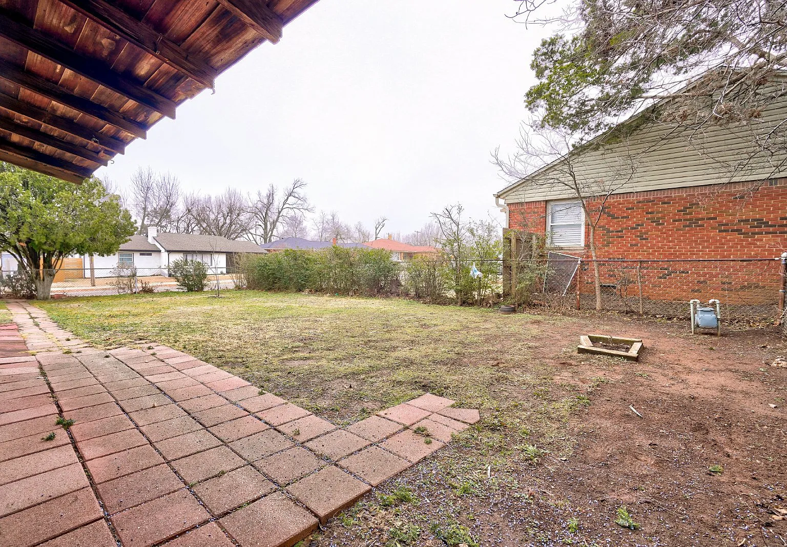 3 bed, 2.0 bath, 1949 sqft, $1,775 — Photo 1