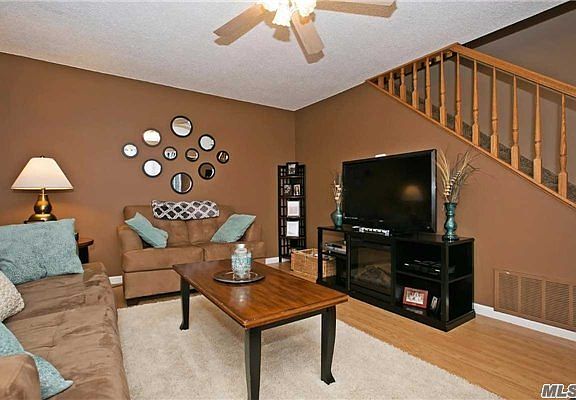 3rd image of 226D Springmeadow Dr #D