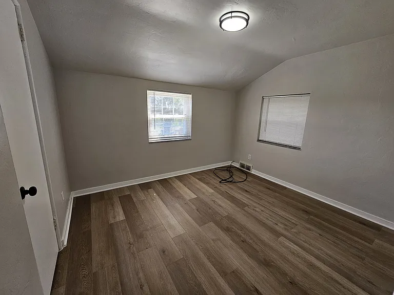1816 Kiralfy Ave — Photo 8