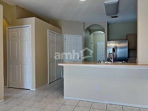 4th image of 451 Sand Ridge Dr