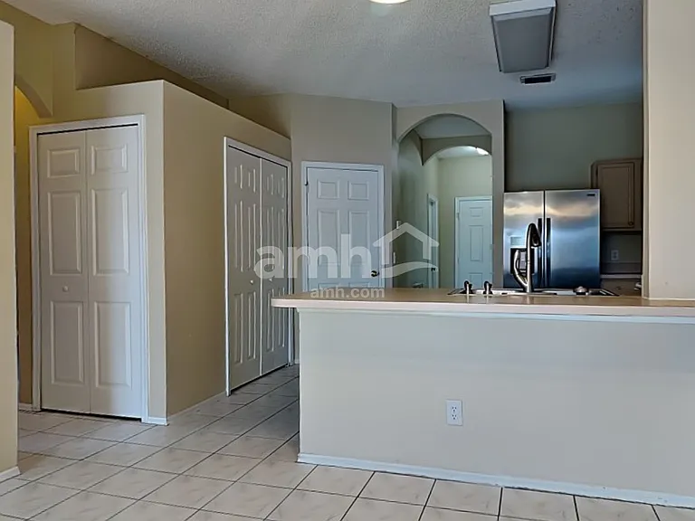 451 Sand Ridge Dr — Photo 4