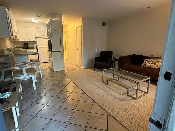 5th image of 1107 Robin Hood Rd APT M