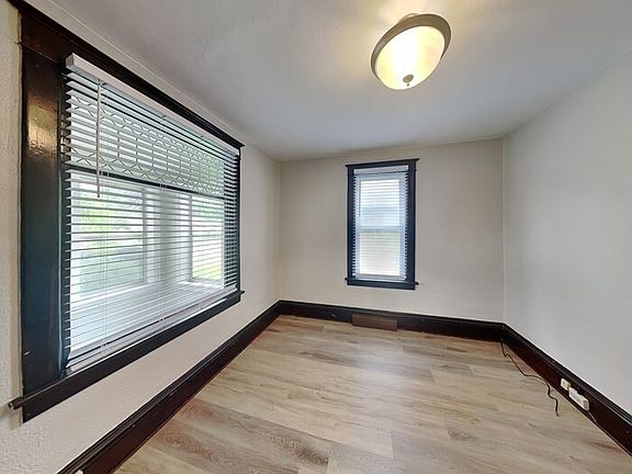 5th image of 3535 2nd St NE
