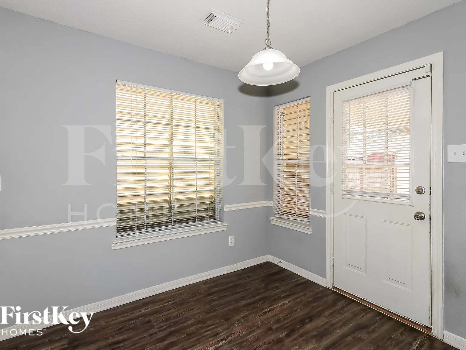 3 bed, 2.0 bath, 1399 sqft, $2,000 — Photo 4