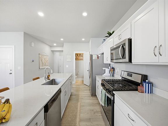 4th image of 1422 NE Cedarwood Dr