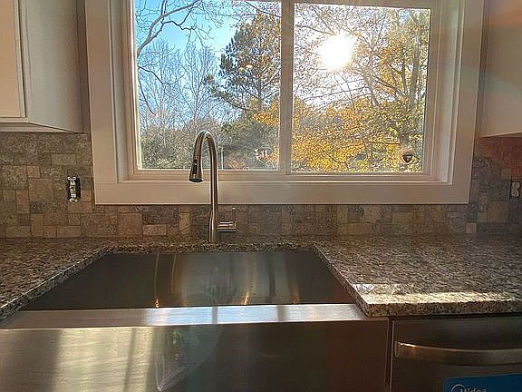 Farmhouse sink