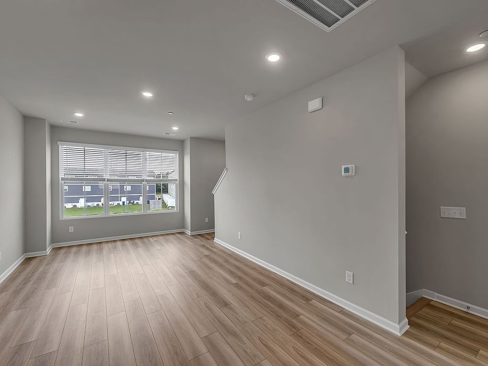 1st image of 1208A Harper Lndg