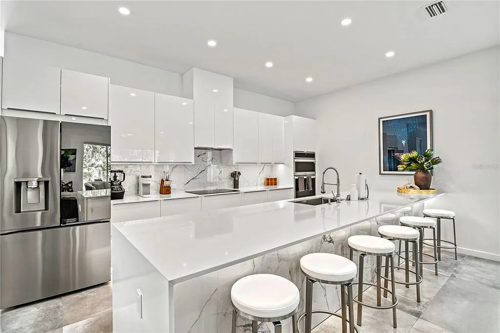 6 bed, 6.5 bath, 3500 sqft, $25,000 — Photo 4