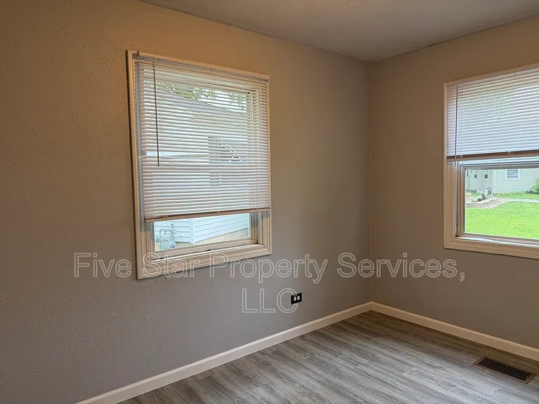 12 Douglas Ct — Photo 23