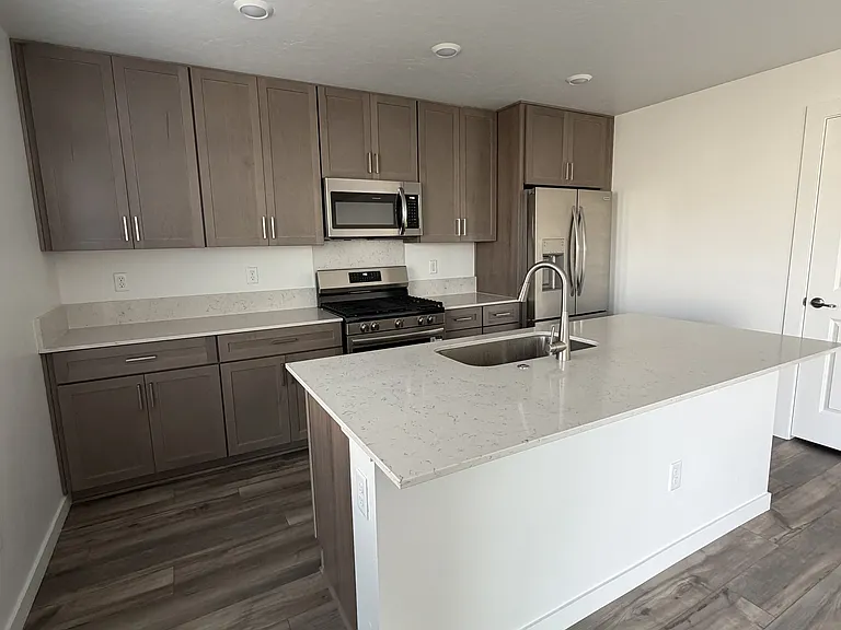 273 Lightning Ave — Photo 2